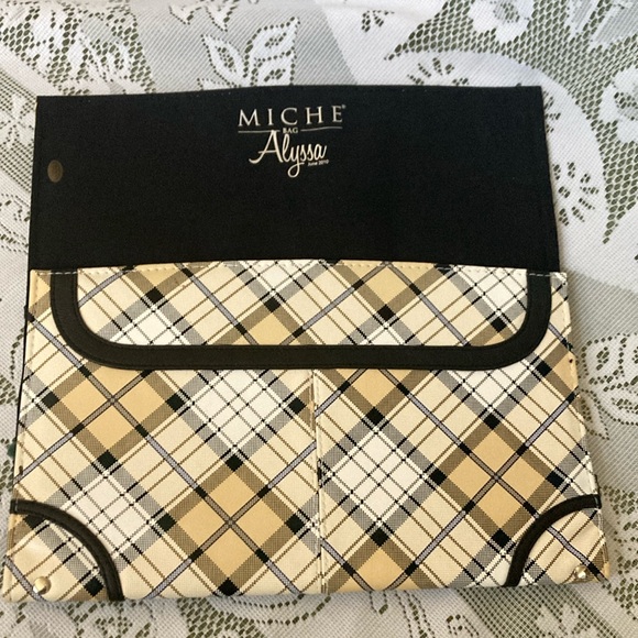 MICHE Classic Shell. Measures 18”x11.5. Fits Classic Base 5.75”x6.5”x11.75”. - Picture 1 of 2